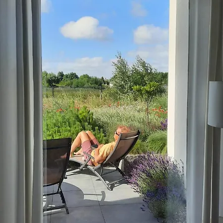Semesterbostad Dwa Morza Caloroczne Z Ogrodem