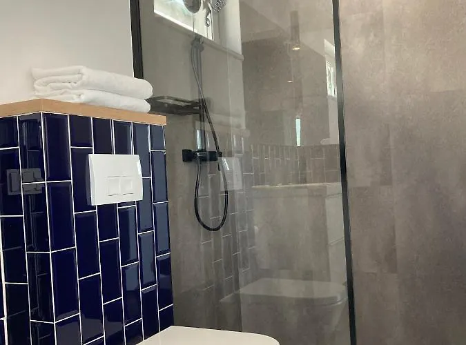 Dwa Morza Caloroczne Z Ogrodem Puck