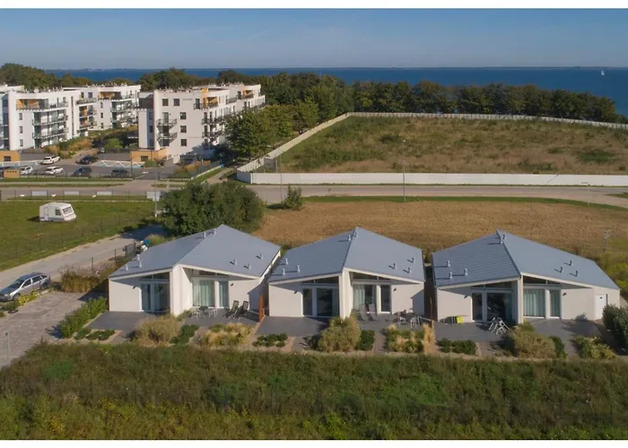 Dwa Morza Caloroczne Z Ogrodem